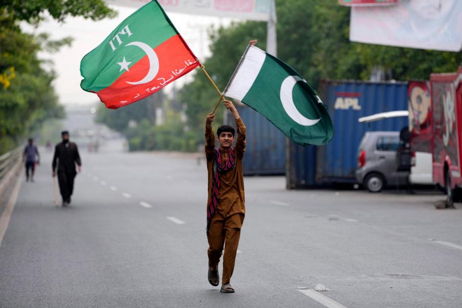 Pakistani police besiege Imran Khan’s home as handover deadline runs out