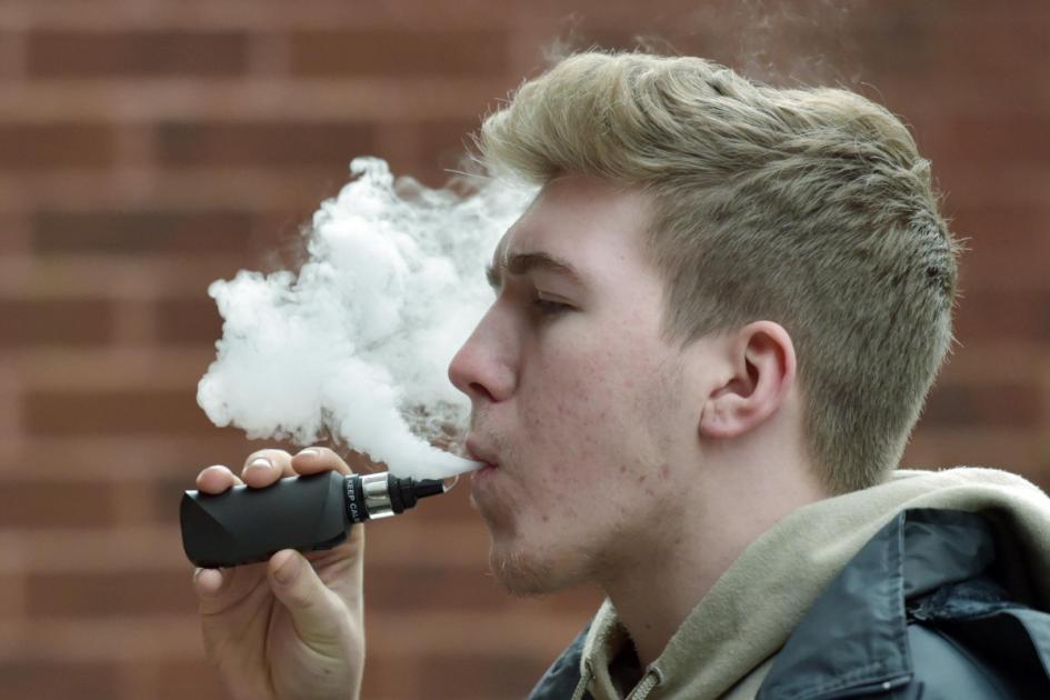 Researchers call for complete ban on vape advertising